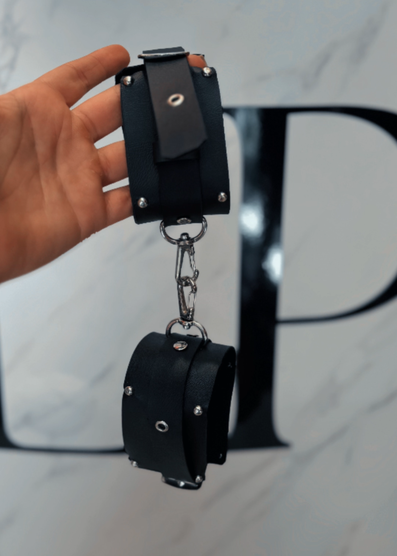 ESPOSAS CON TACHAS Y MOSQUETON