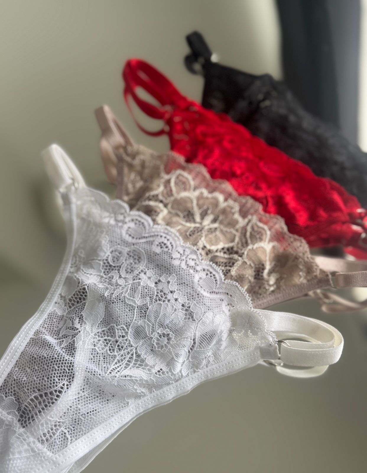 LESS DE ENCAJE REGULABLE