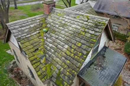 Licensed Elgin roofers provide expert metal roofing installation and residential roof repairs.