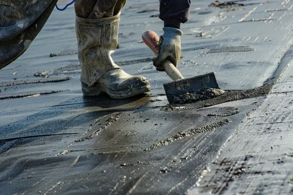 Elgin roofers deliver licensed roofing solutions with competitive pricing and warranties.