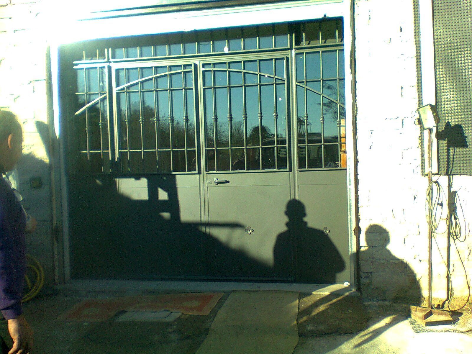 Portone in ferro per entrata di un magazzino