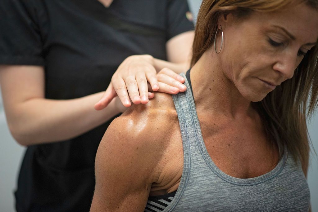 a woman is getting a massage on her shoulder