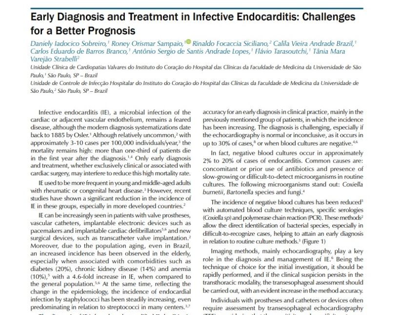 Título de um artigo médico sobre diagnóstico precoce e tratamento da endocardite infecciosa.