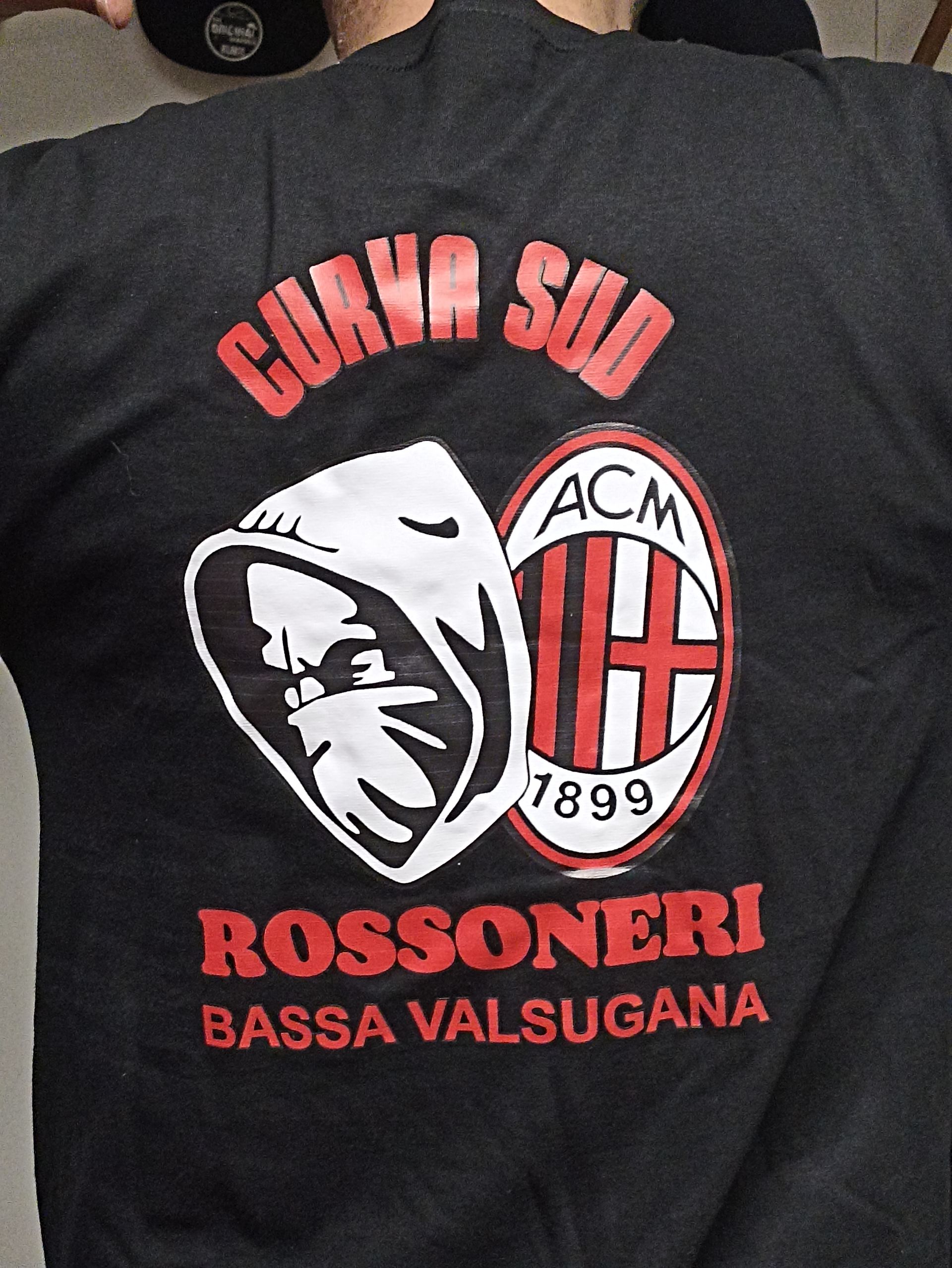 The back of a shirt that says rossaneri bassa valsugana