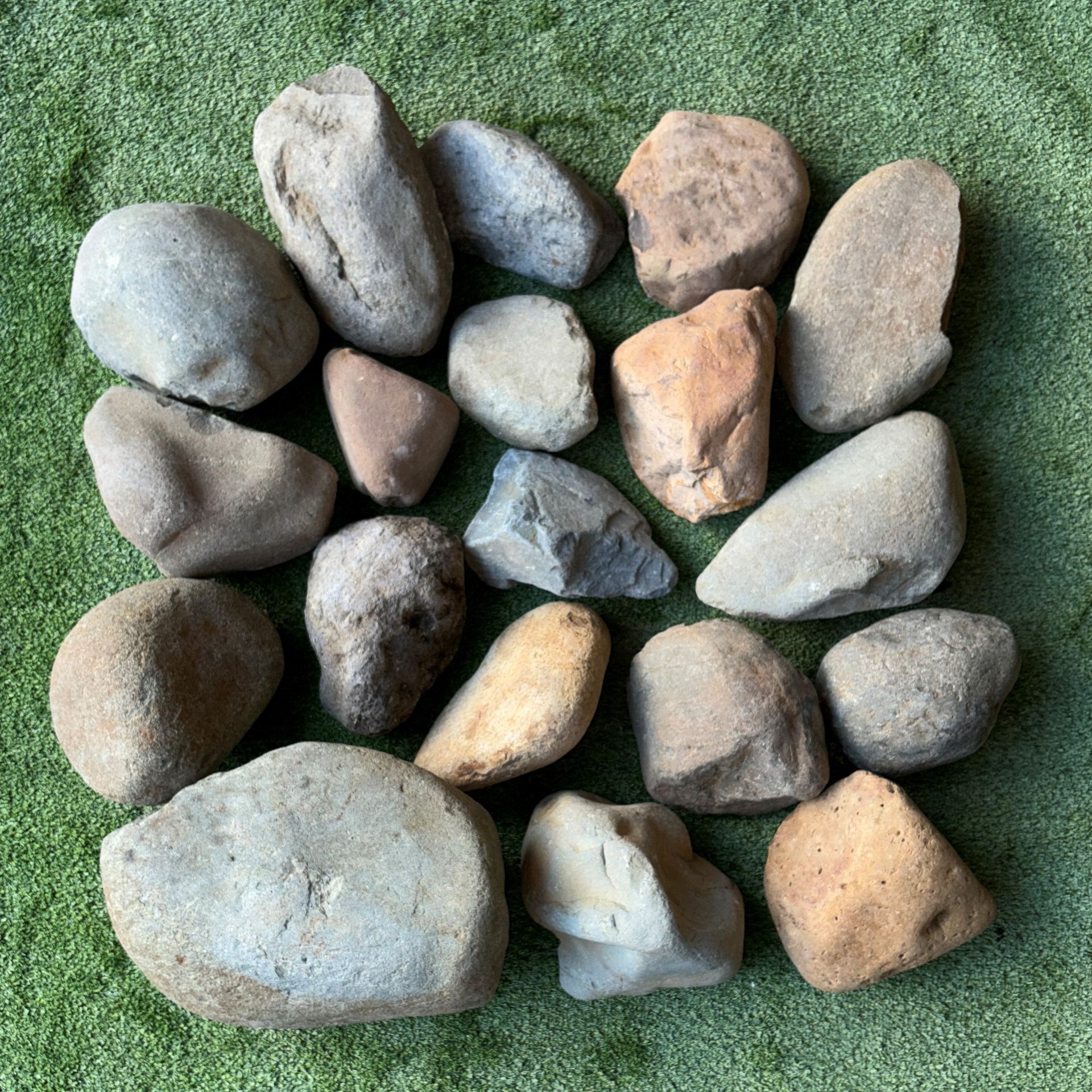 A pile of rocks is sitting on top of each other