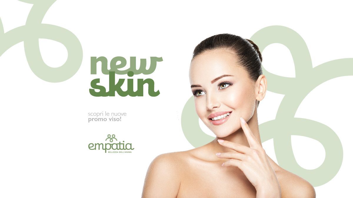 Donna sottoposta a iniezione di filler per le labbra in una clinica; il primo piano mostra l'ago che penetra nel labbro.