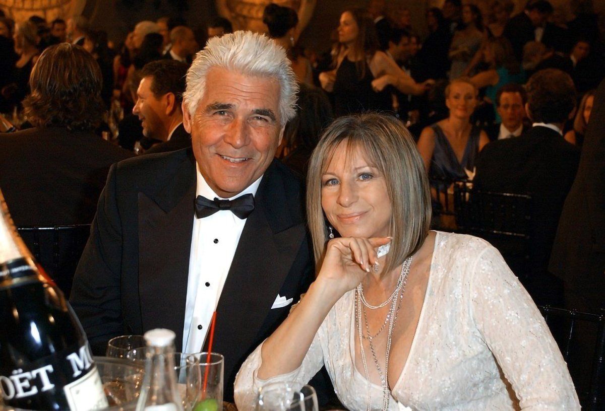 James Brolin and Barbra Streisand at their table at the 2004 Golden Globe Awards.