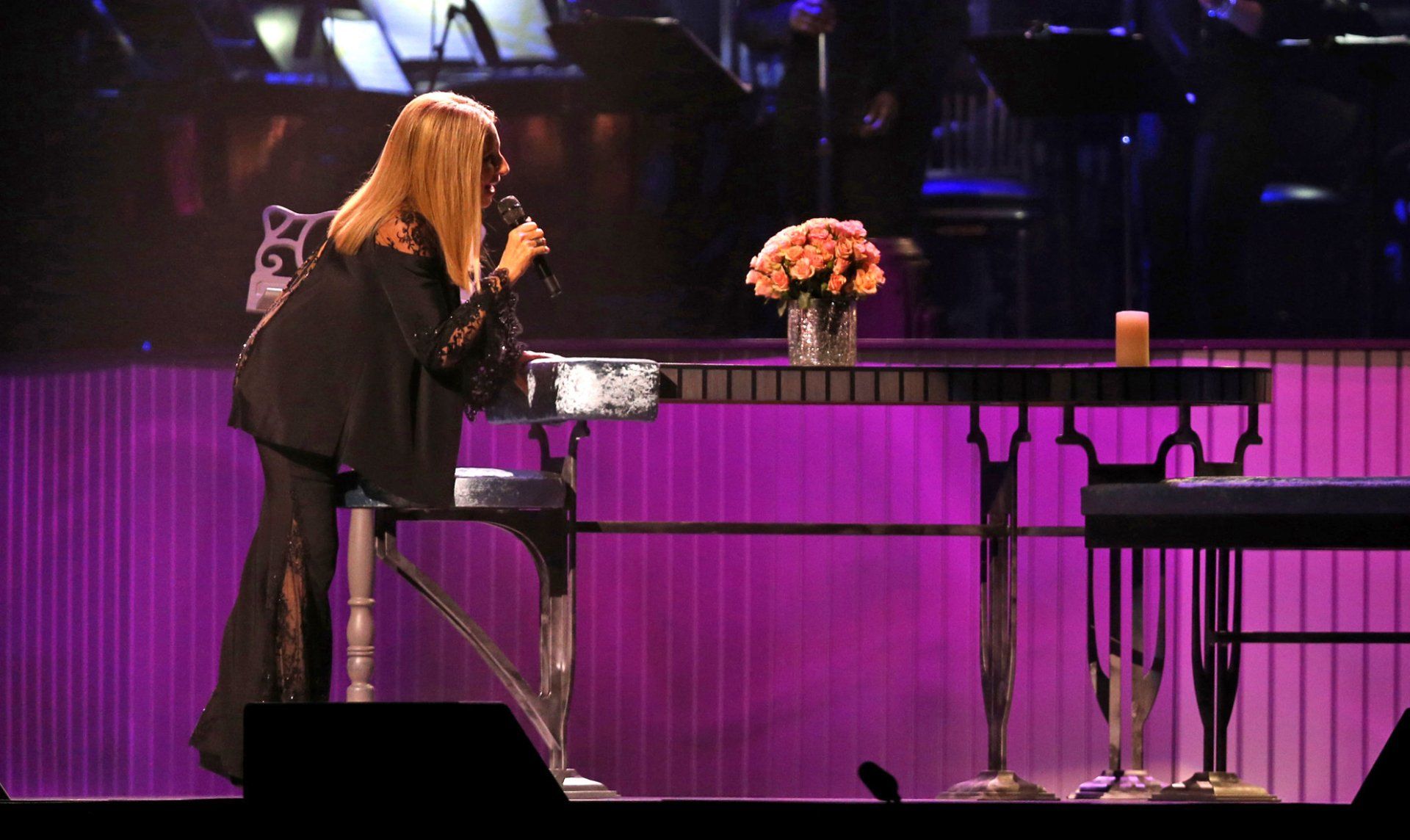 Streisand at Chicago United Center, 2016. Photo by: Chris Sweda