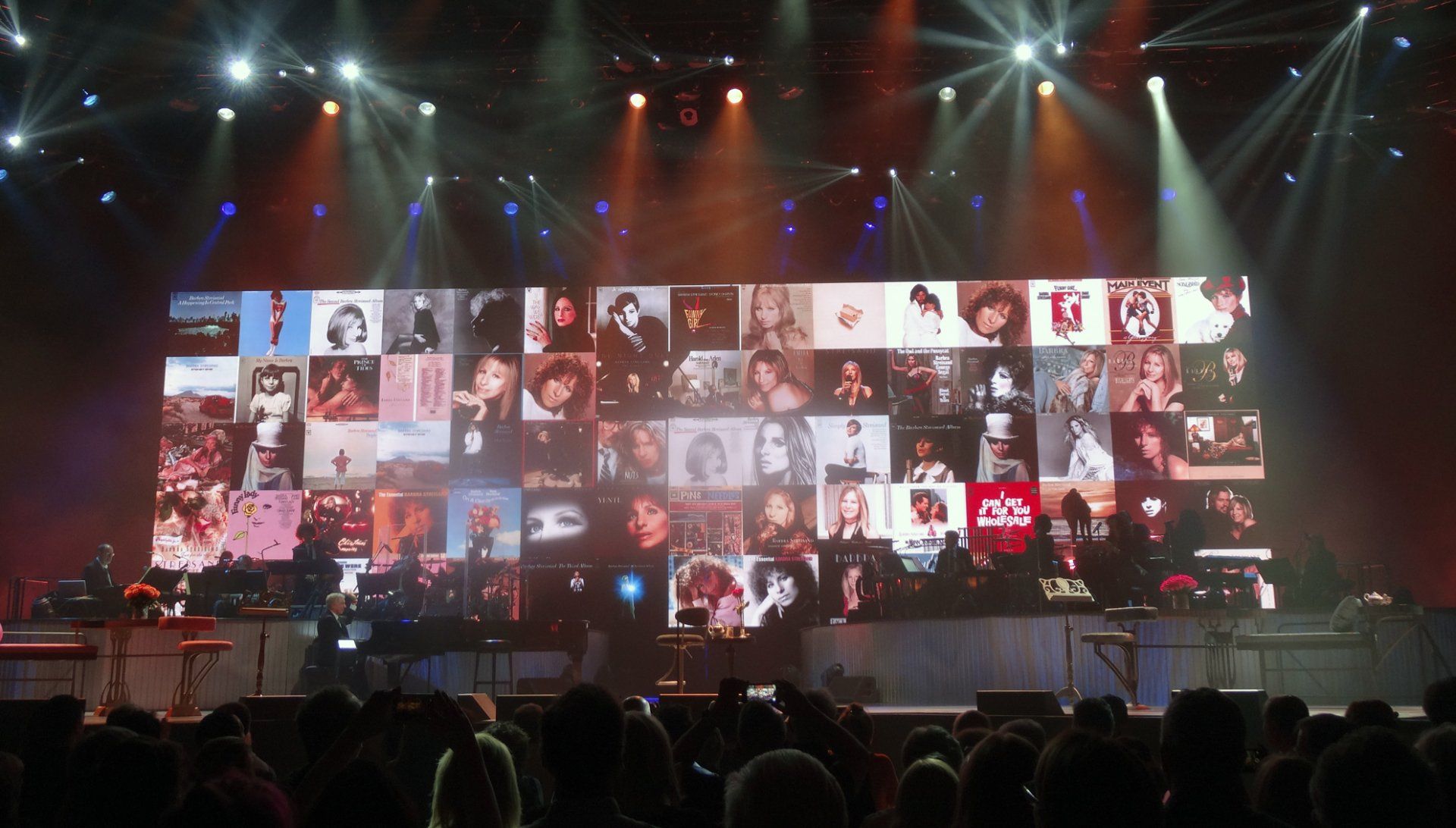 Streisand's Toronto stage. Photo by: Denis Duvall