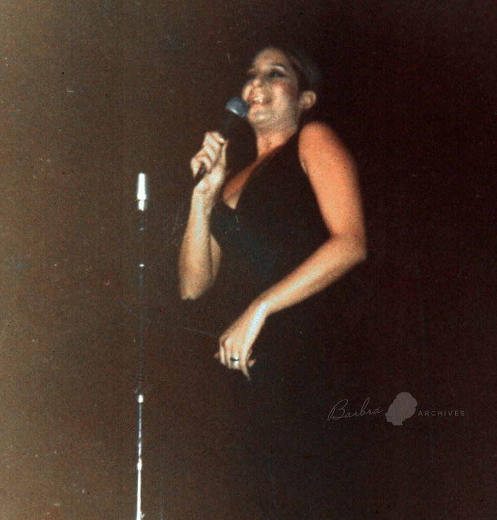 Streisand sings for Bella Abzug.  Photo by: Bob Scott