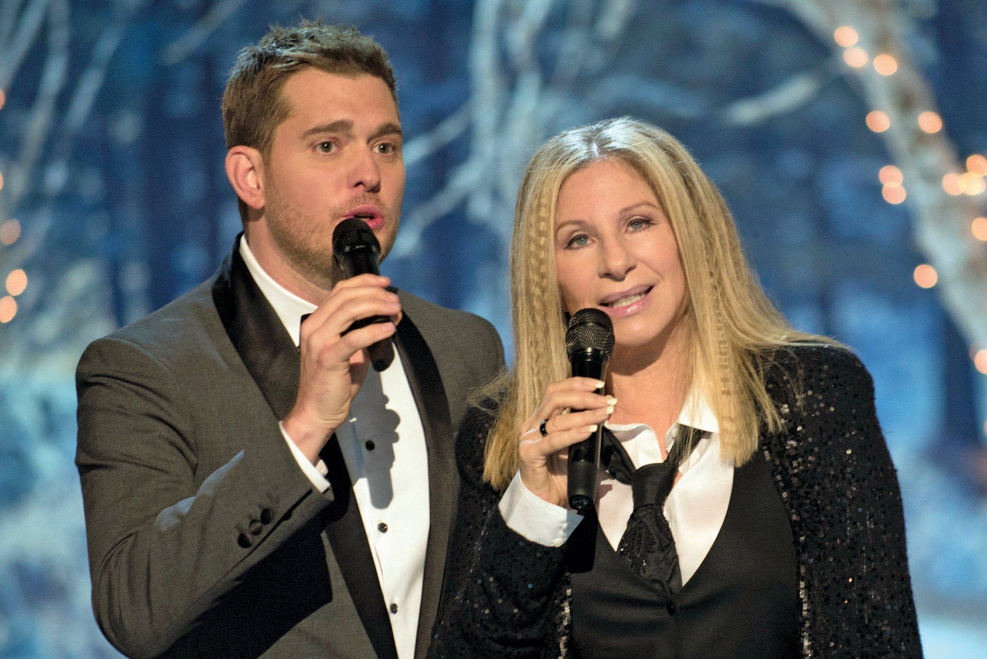 Michael Bublé and Barbra Streisand sing a duet on his 2014 Christmas special.
