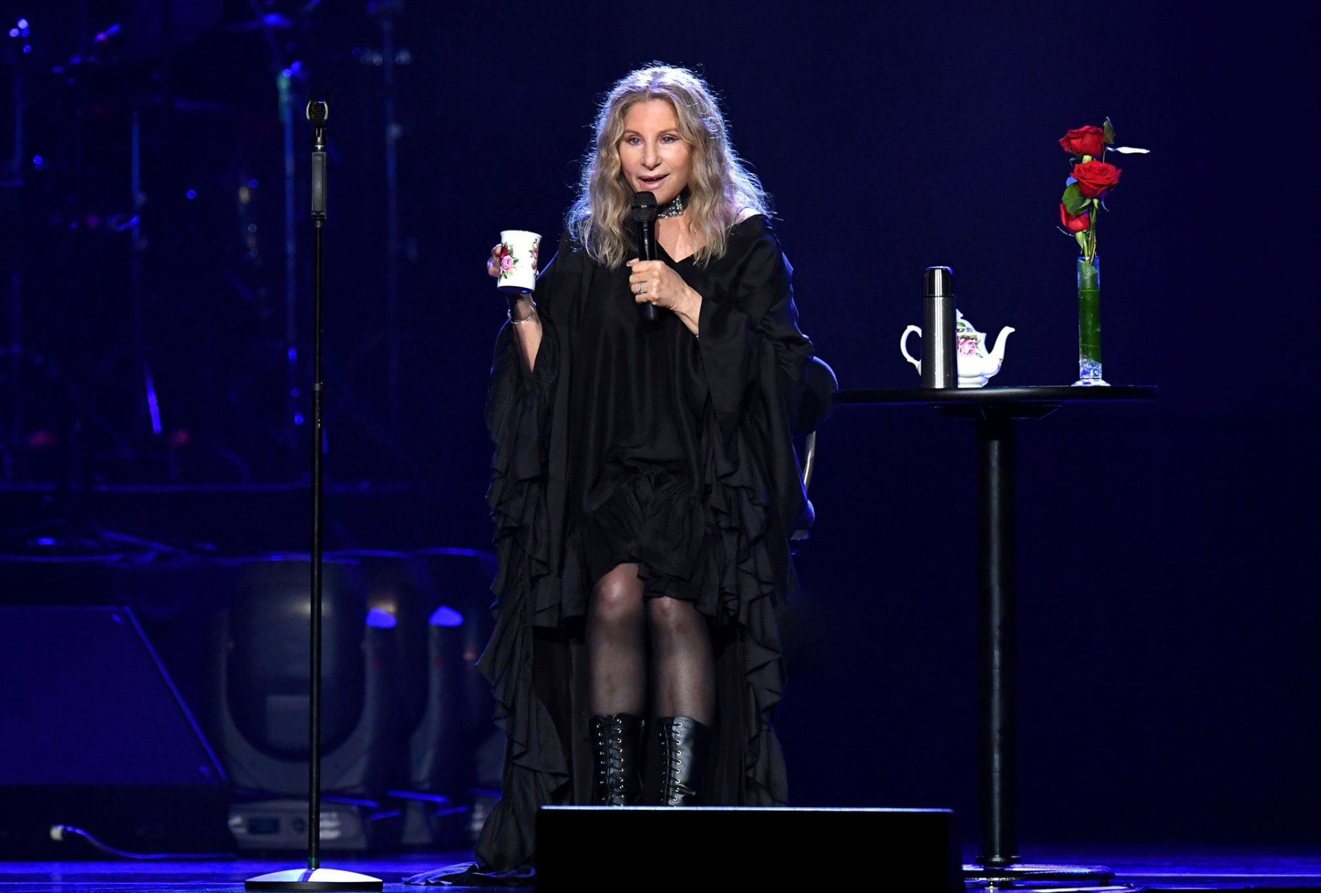 Streisand sings live in Chicago, 2019. Kevin Mazur photo.