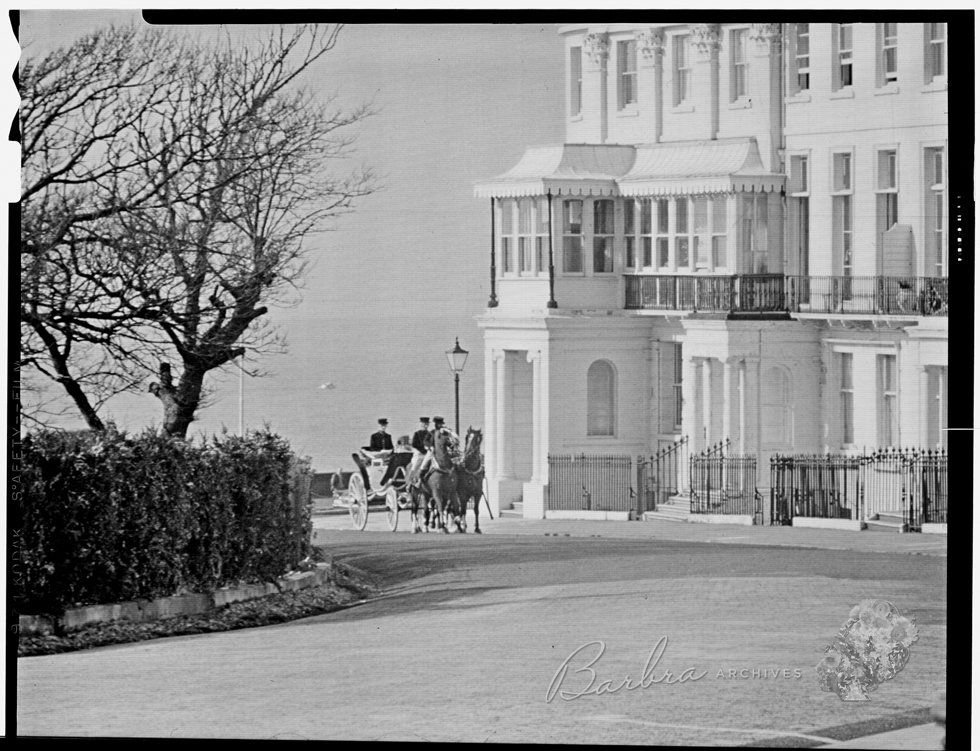 Wide shot photo of Streisand's Clear Day carriage, filmed at Lewes Crescent