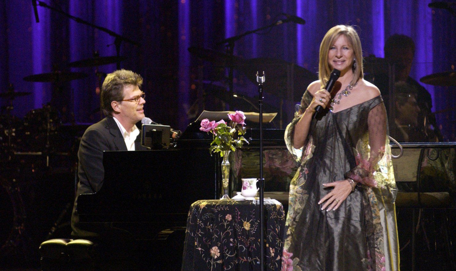 David Foster plays piano for Streisand onstage at the Democratic Gala, 2002.