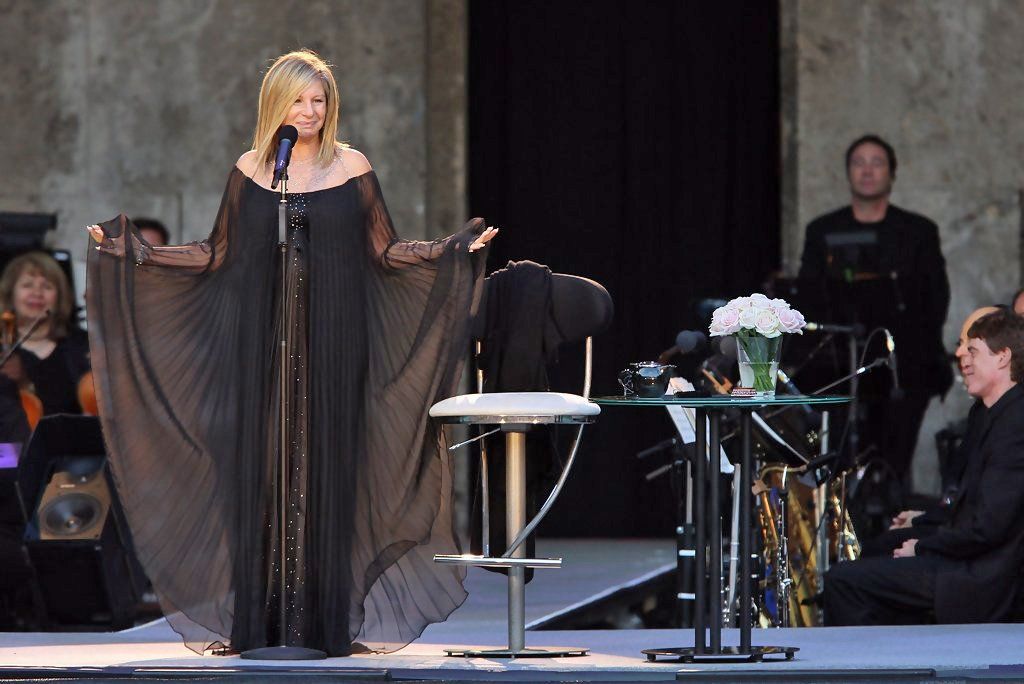 Streisand sings outdoors at Berlin's Waldbuhne, 2007.