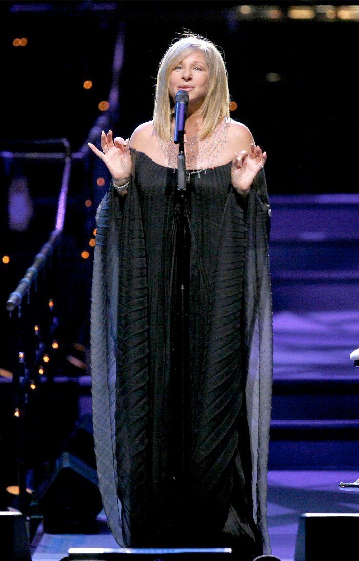 Streisand sings at the O2 Arena in London, 2007