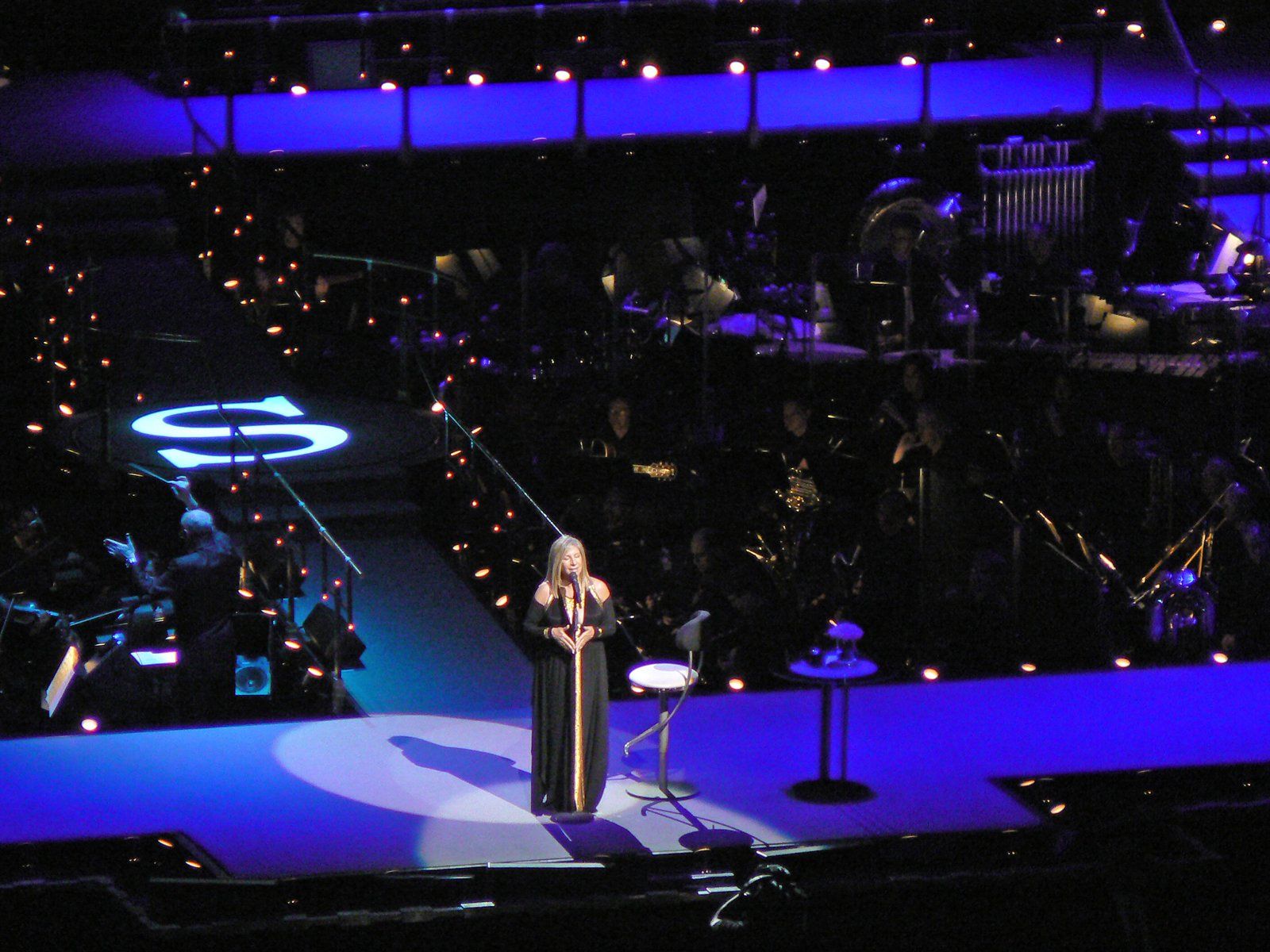 Streisand performs at London's O2 Arena, 2007.