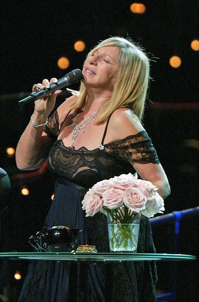 Streisand wore a beautiful lace-topped dress in the first act of her concert in Zurich, 2007.