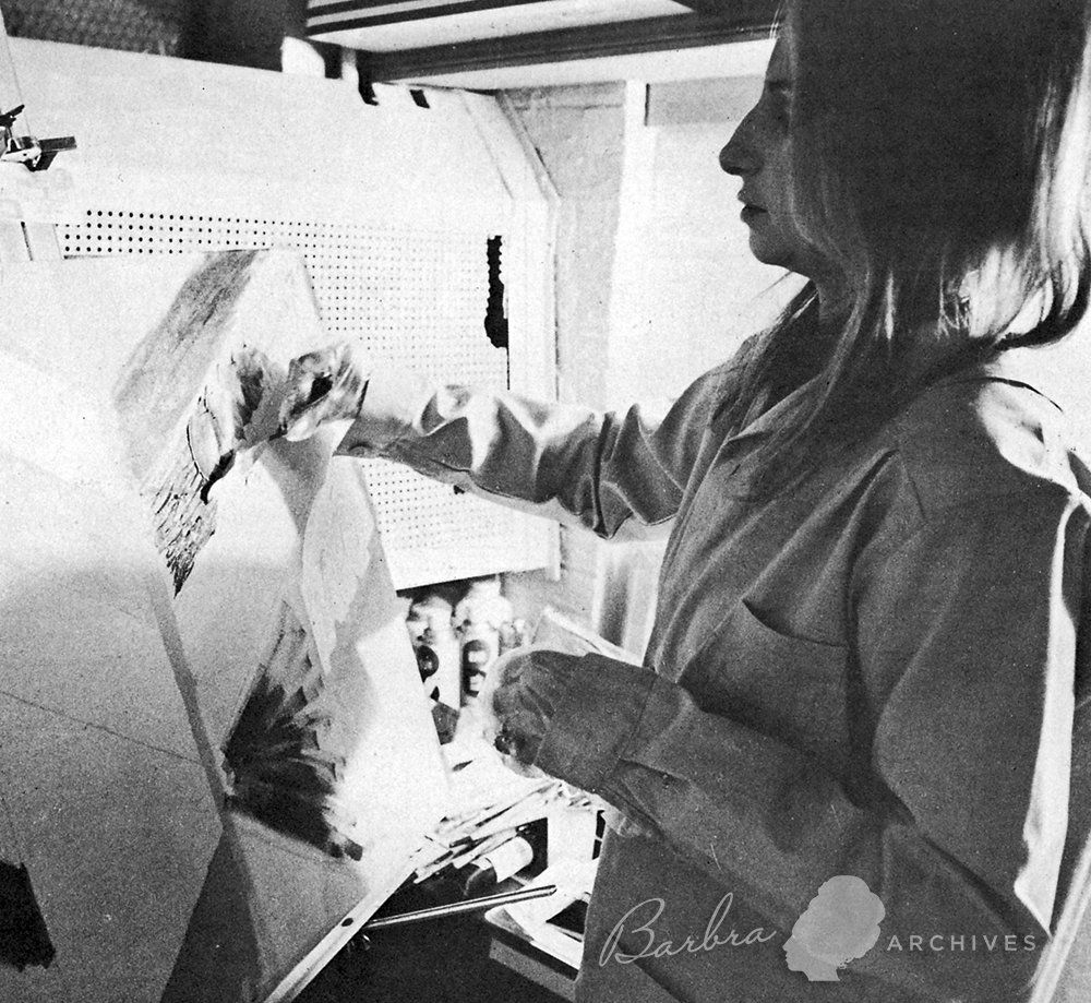 Between scenes on the set, Streisand practiced modern art painting. She wore plastic gloves to protect her manicure.
