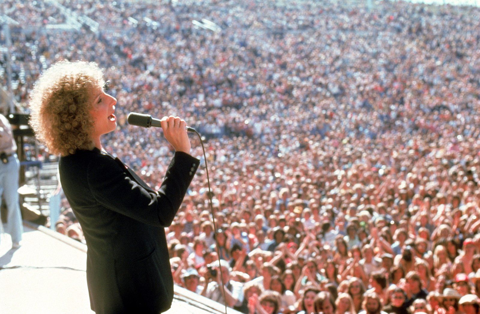 Barbra Streisand sings for thousands of fans at Sun Devil Stadium