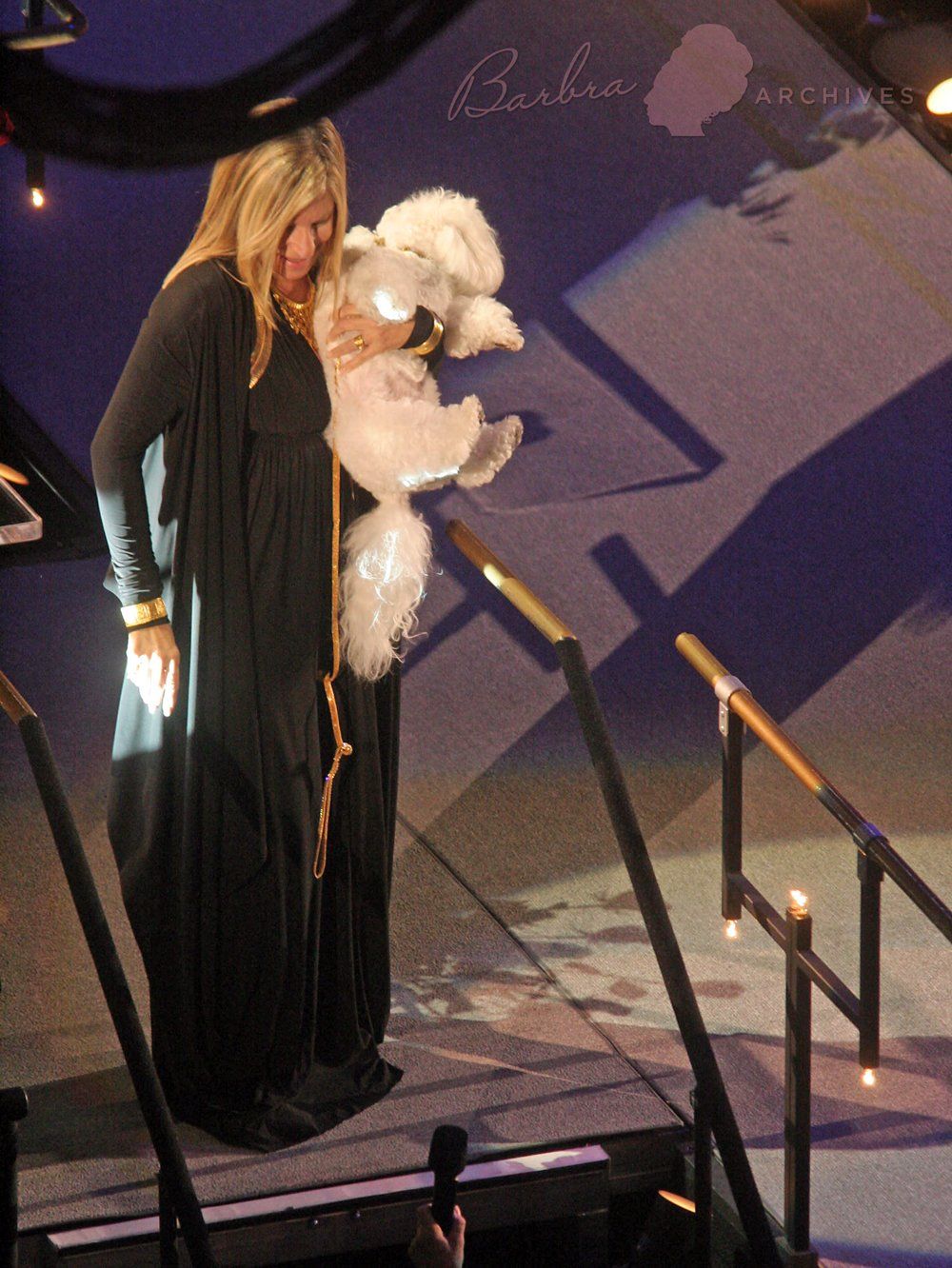 Streisand brought her dog Sammie on stage October 9, 2006.