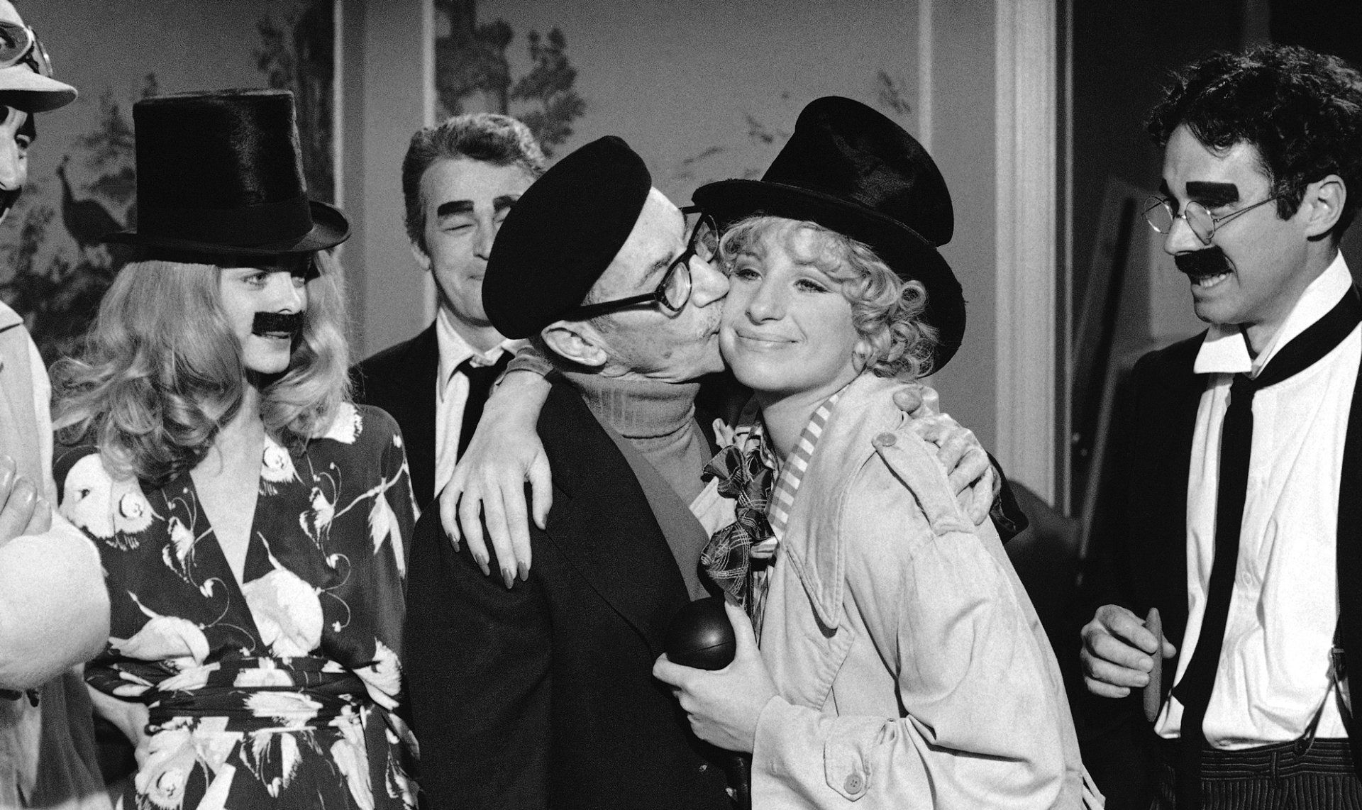 Diana Ewing, Groucho Marx, Streisand, and Bradford Dillman pose on the set of The Way We Were.