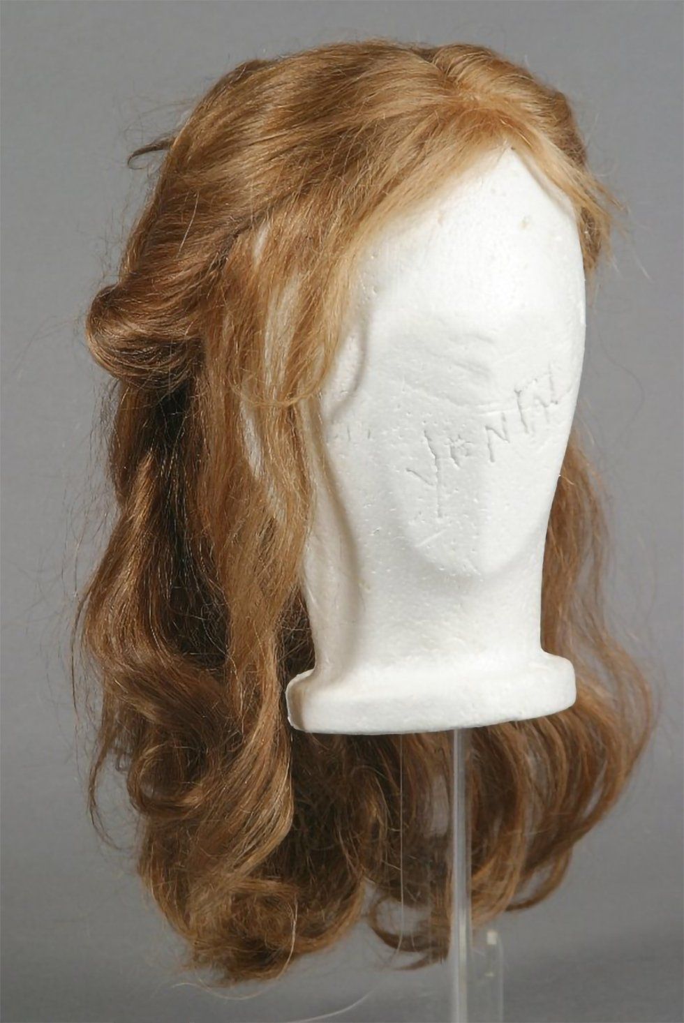 A wig for Yentl