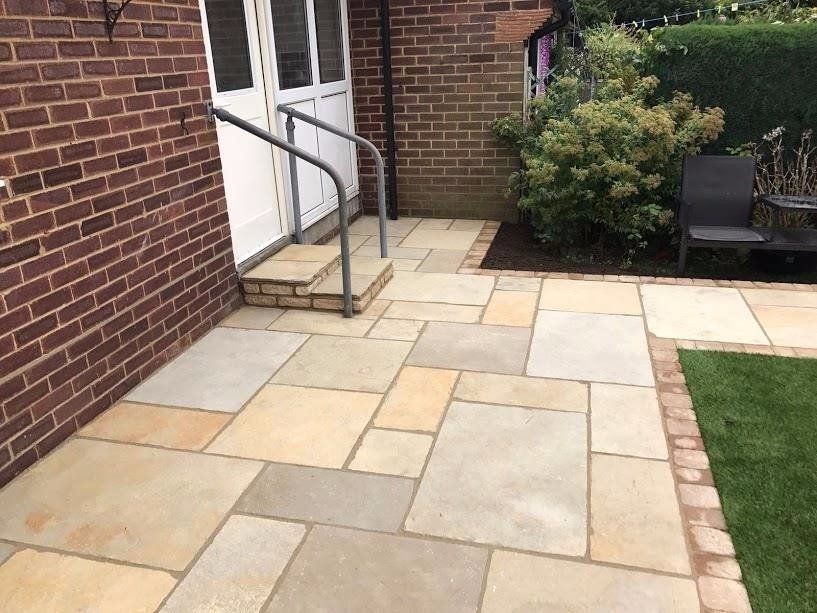 Yellow mixed Indian stone paving