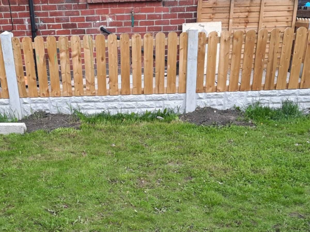 Paving Leeds picket fencing with concrete posts and rock faced gravel boards