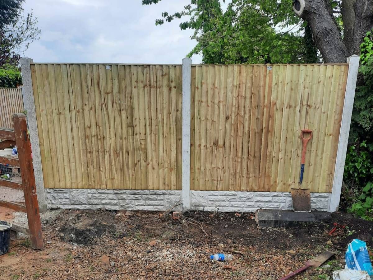 Paving Leeds featheredge fencing with concrete posts and rock faced gravel boards