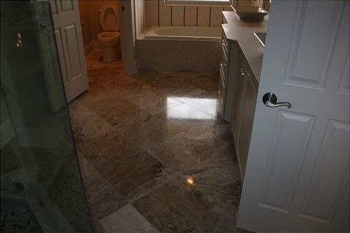 A bathroom with a toilet, sink, and bathtub.