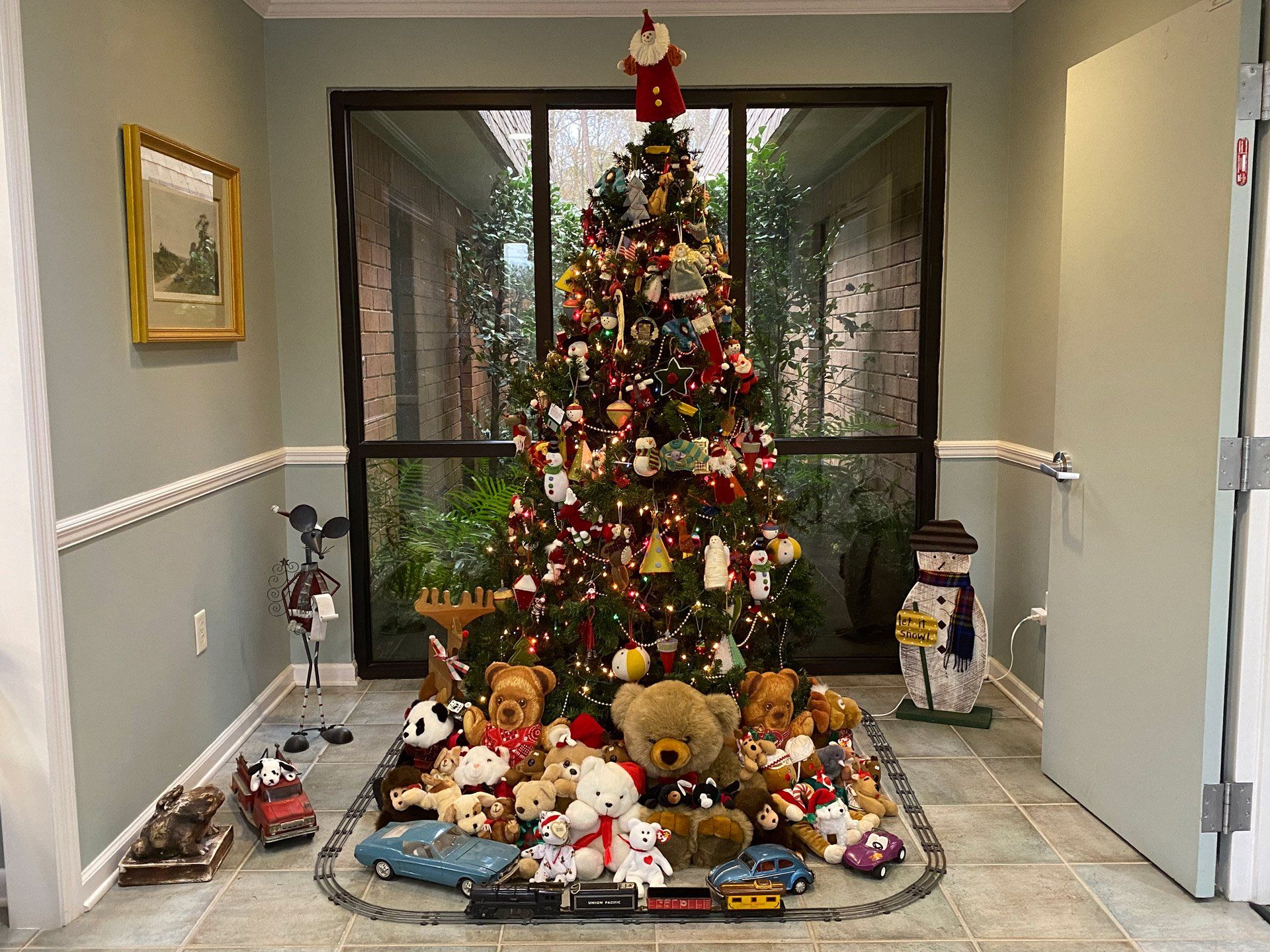 Lobby New Christmas Tree | Athens, GA | Collins/Moody & Company, PC, CPAs