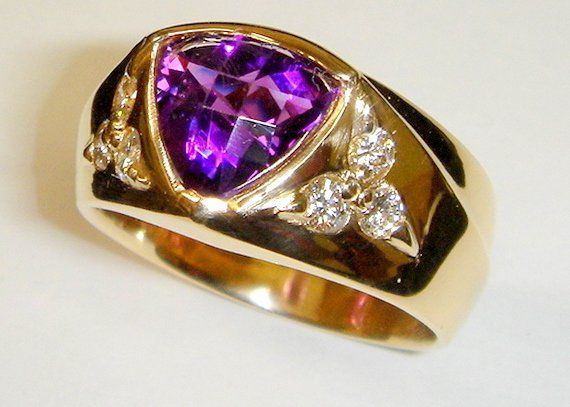 Close Up Golden Ring - Portland, OR - Goldmark Jewelers