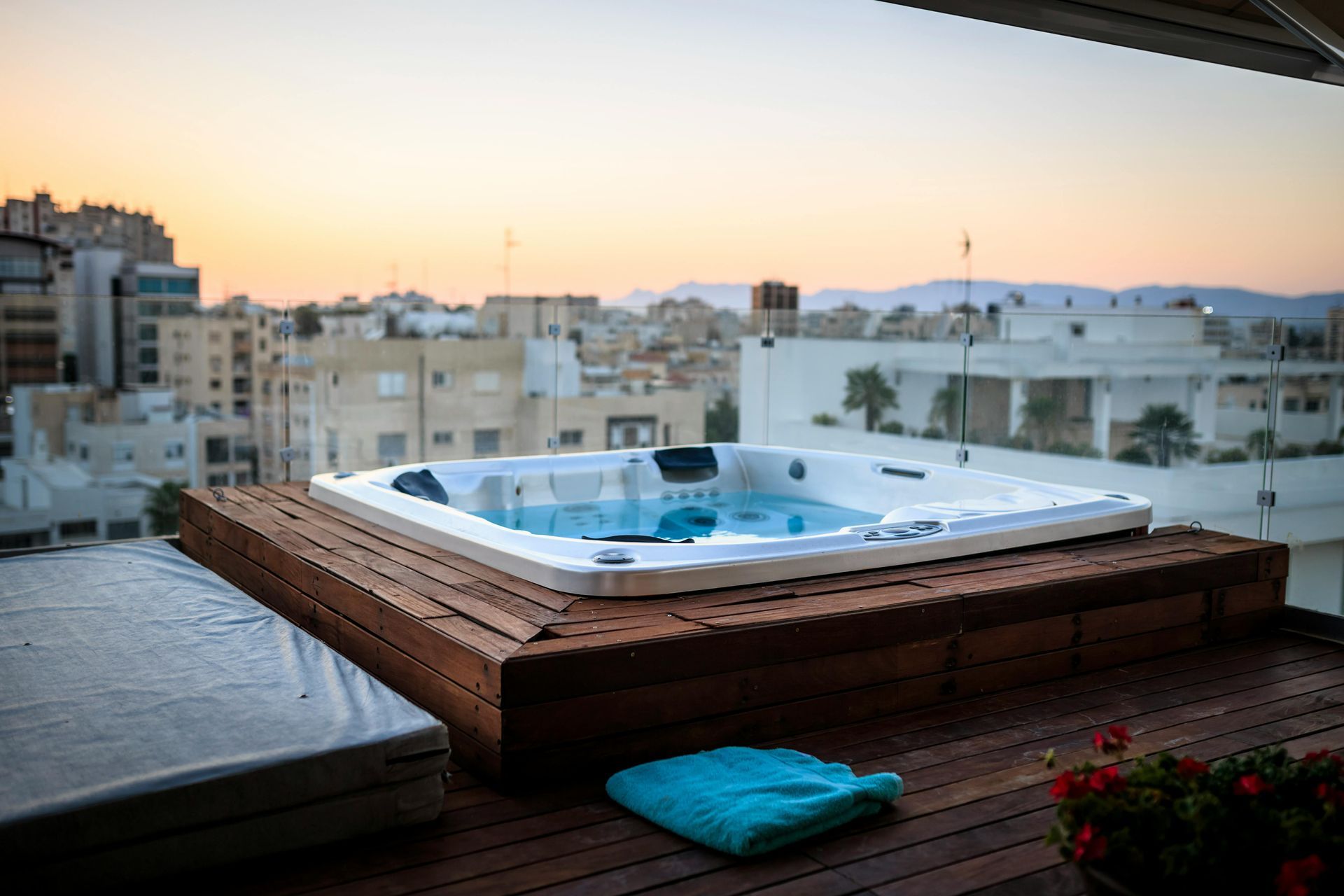 A hot tub on a roof tub.
