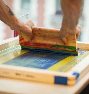 Mani realizzano un'impressione grafica