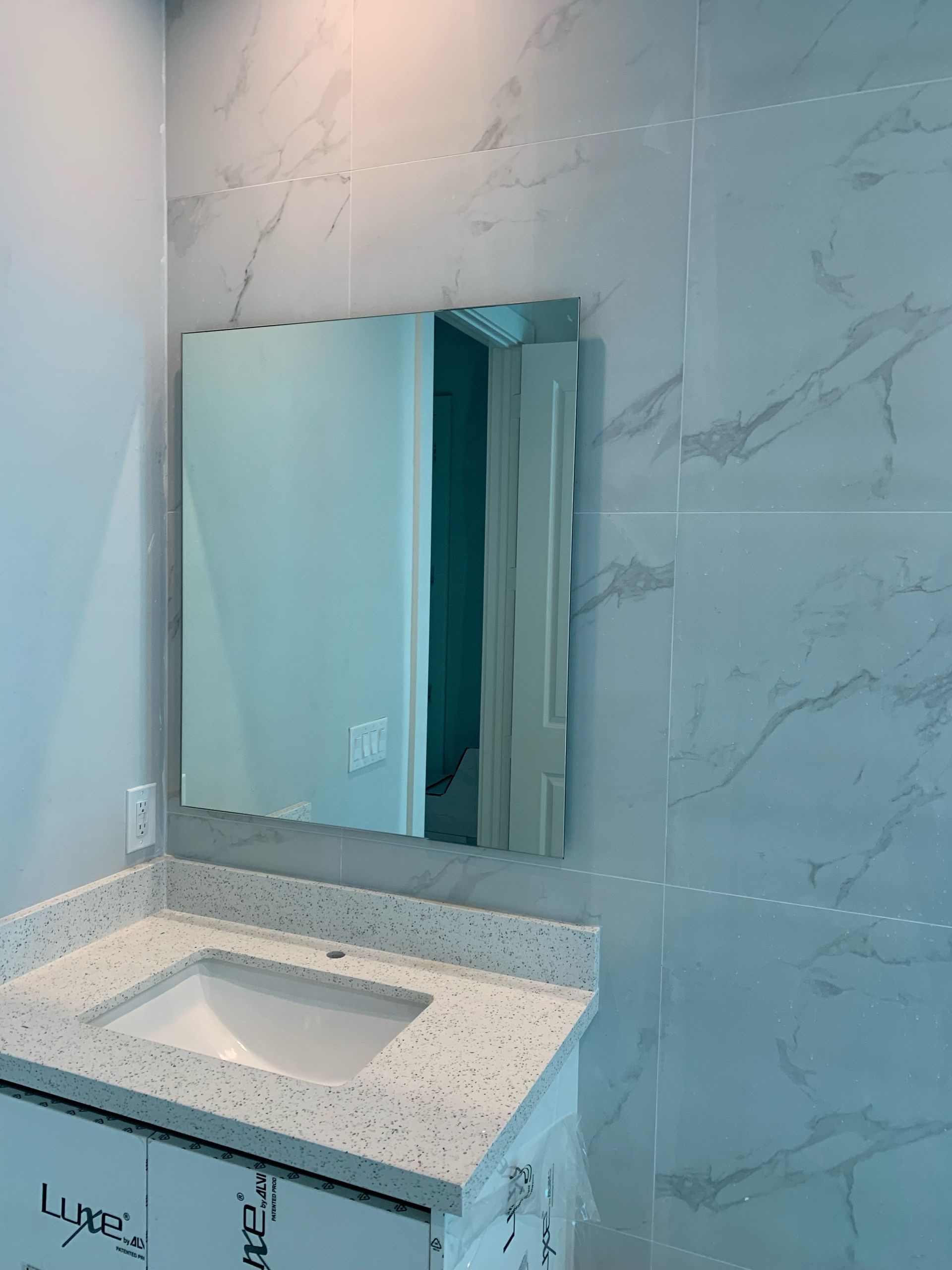 Modern Bathroom — Cape Coral, FL — Family Glass and Mirror Inc.