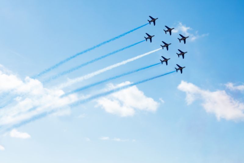 A group of fighter jets are flying in formation in the sky.