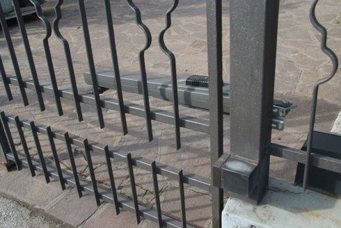 cancello automatizzato in ferro