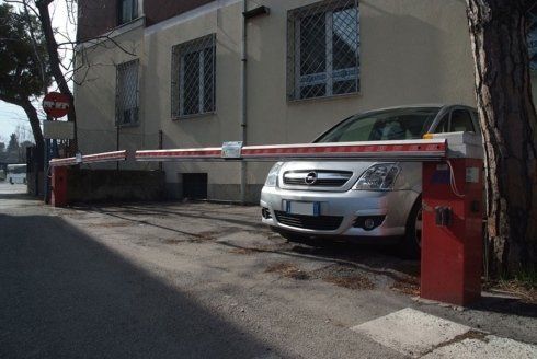sbarra automatica per edificio pubblico