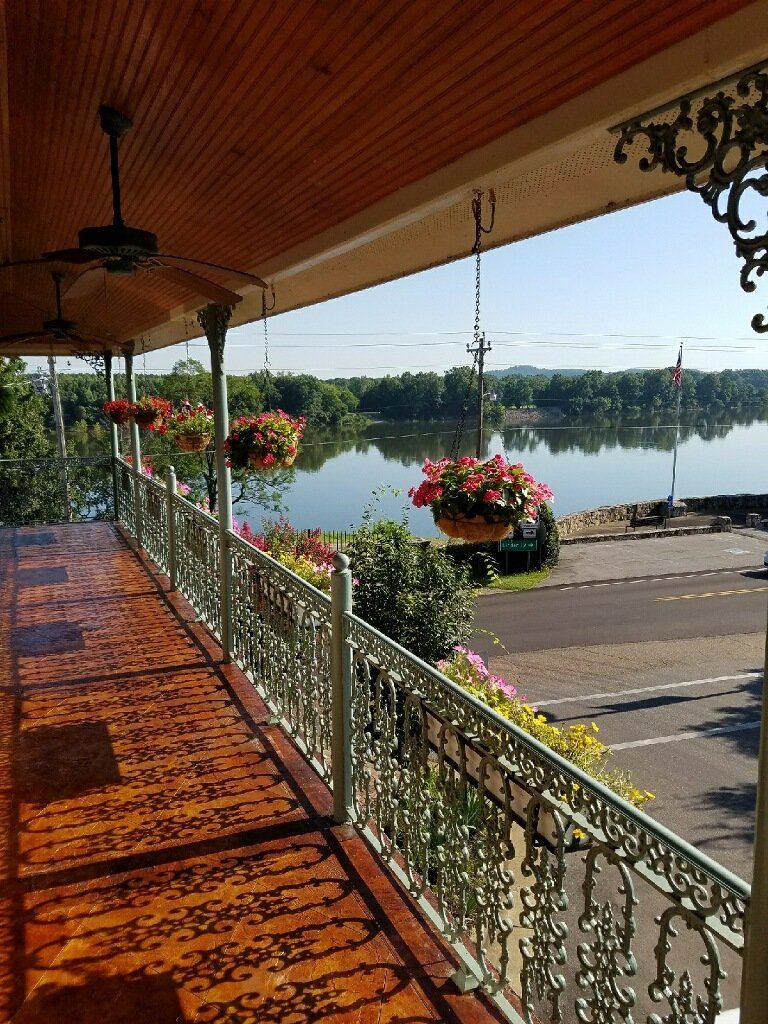 The Landing at 100 Main Street Clifton TN