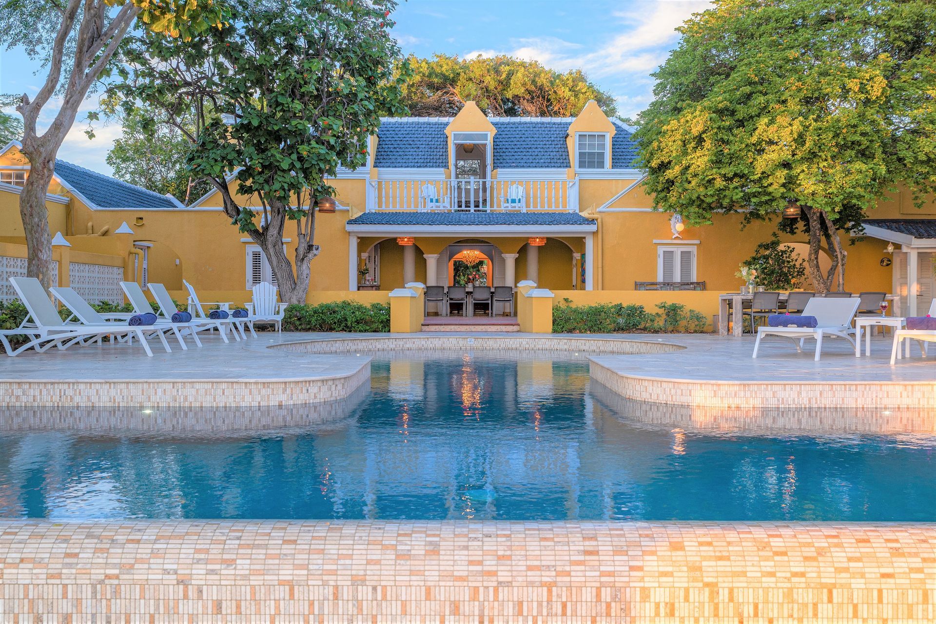 Book your stay at the historic oceanfront estate Private oceanfront villa in Curaçao with pool