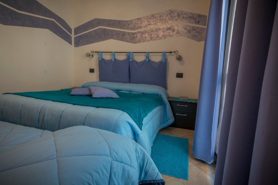 Room with blue linens