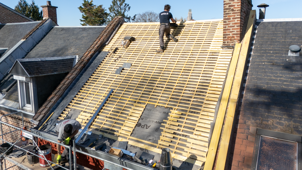 Spécialiste de la pose et de la réparation de toiture en ardoise à Amiens, Moronvalle intervient avec expertise dans les Hauts-de-France
