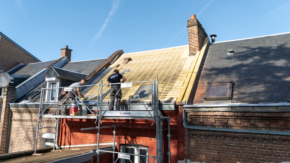 Spécialiste de la pose et de la réparation de toiture en ardoise à Amiens, Moronvalle intervient avec expertise dans les Hauts-de-France
