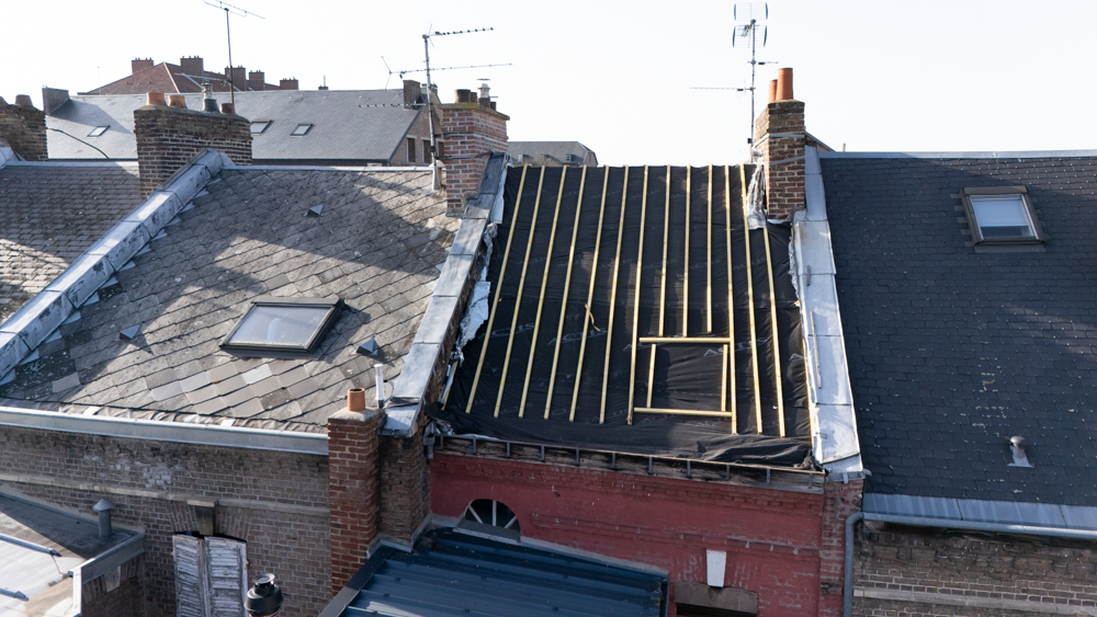 Spécialiste de la pose et de la réparation de toiture en ardoise à Amiens, Moronvalle intervient avec expertise dans les Hauts-de-France
