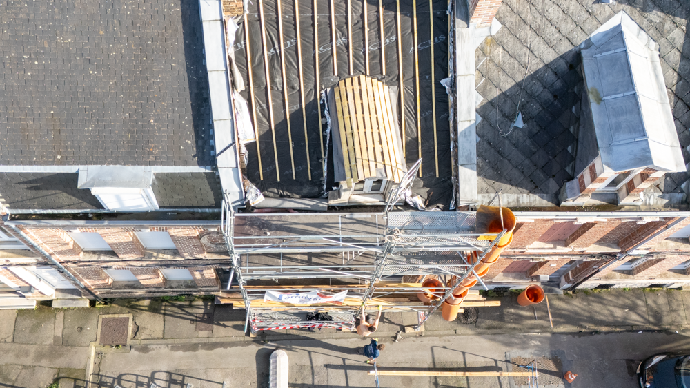 Spécialiste de la pose et de la réparation de toiture en ardoise à Amiens, Moronvalle intervient avec expertise dans les Hauts-de-France
