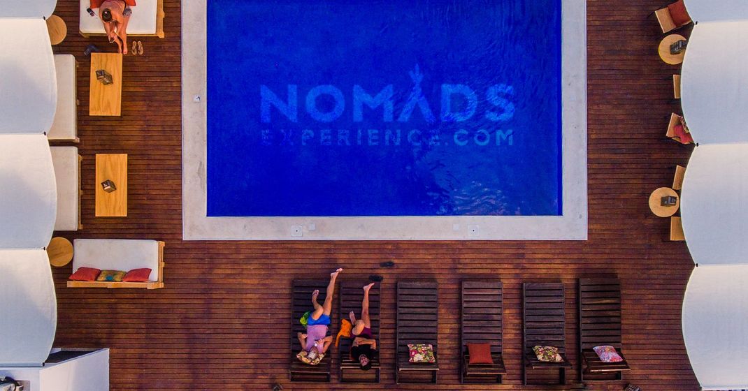 A blue screen with the word nomads on it