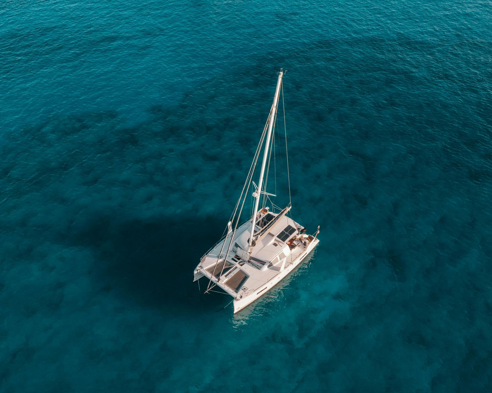 A sailboat is floating on top of a body of water going to Isla Mujeres