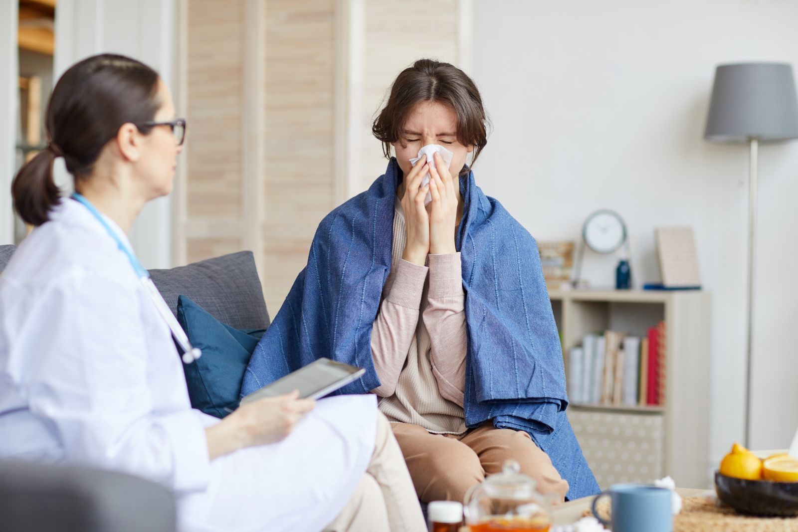 woman-with-chronic-sinusitis-talking-to-doctor