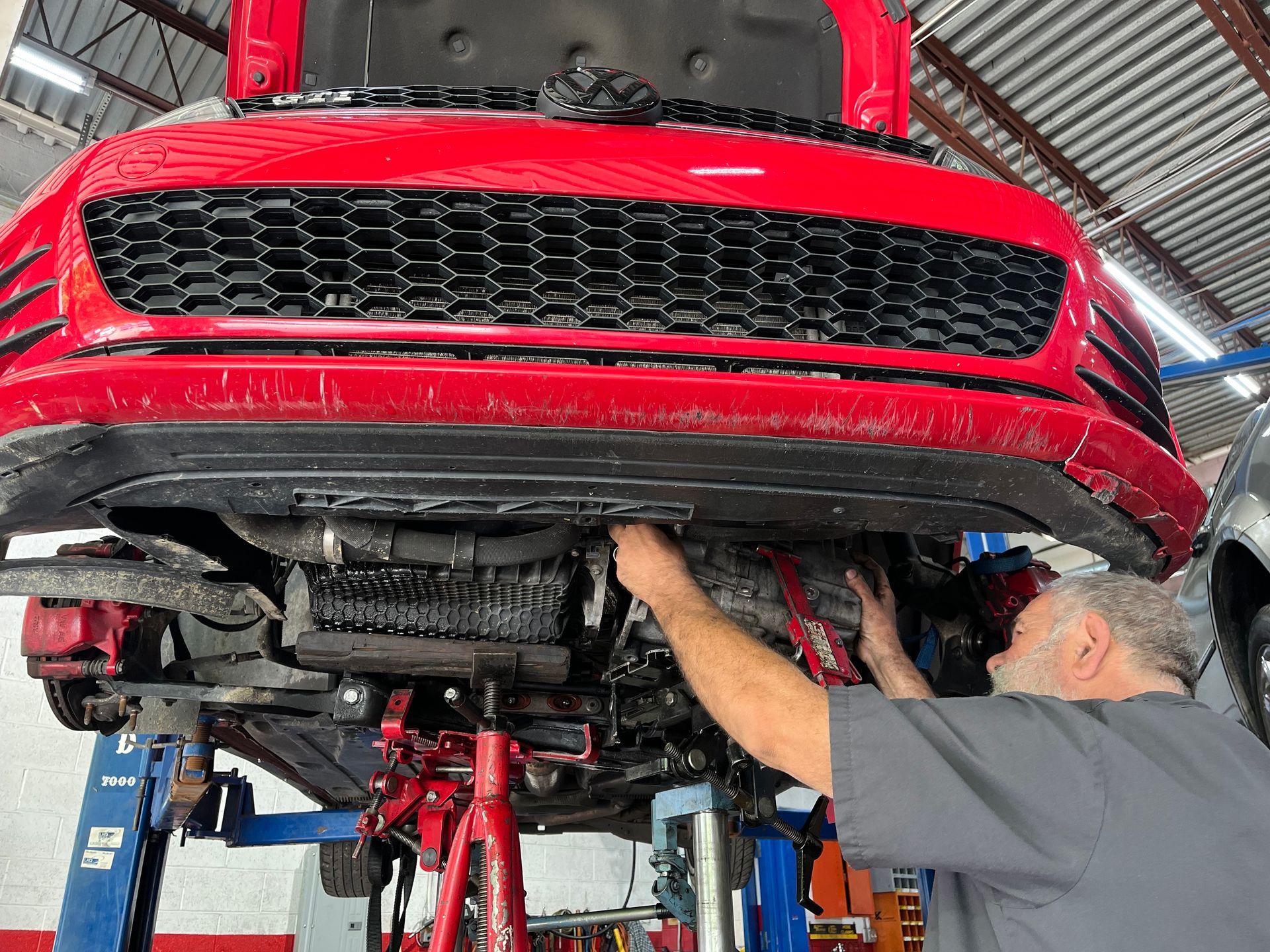 Skilled Technician Repairing Vehicle | Autoworx Robinson
